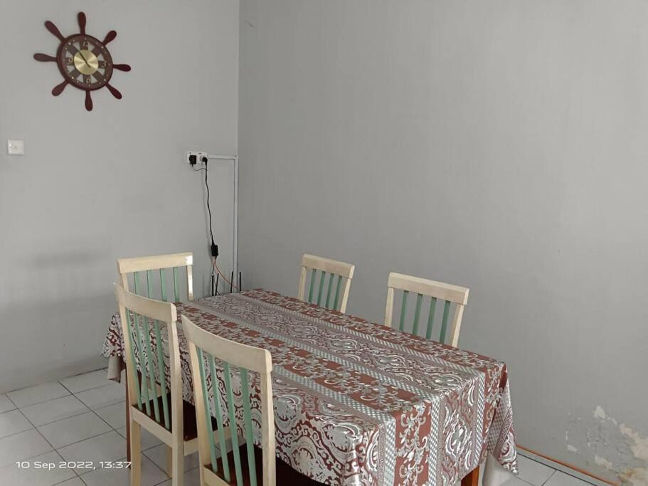 Taufiq 34 Klia Sepang With 3 Airconds & Free Wi-Fi Villa Banting  Bagian luar foto