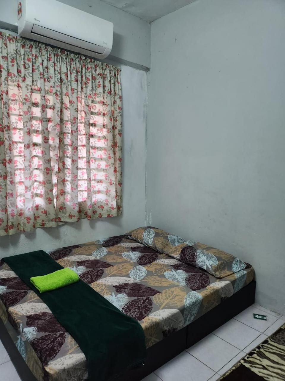 Taufiq 34 Klia Sepang With 3 Airconds & Free Wi-Fi Villa Banting  Bagian luar foto
