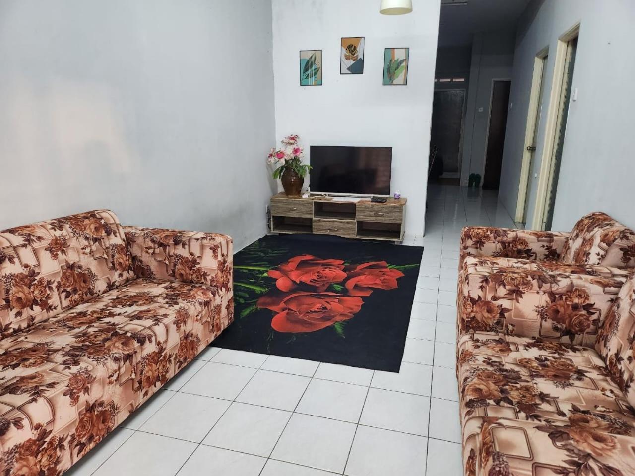 Taufiq 34 Klia Sepang With 3 Airconds & Free Wi-Fi Villa Banting  Bagian luar foto